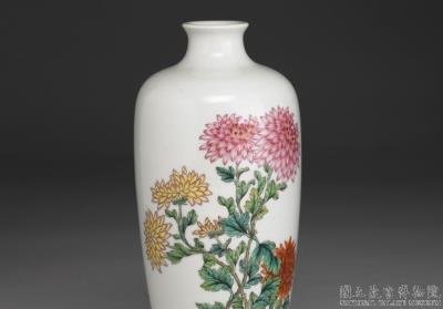 图片[2]-Mei-p’ing vase in yang-ts’ai enamels with imperial poem and chrysanthemum décor 1743 (Ch’ien-lung reign)-China Archive